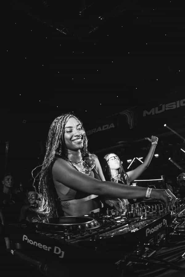 Ritmoz invites DJ RAY 