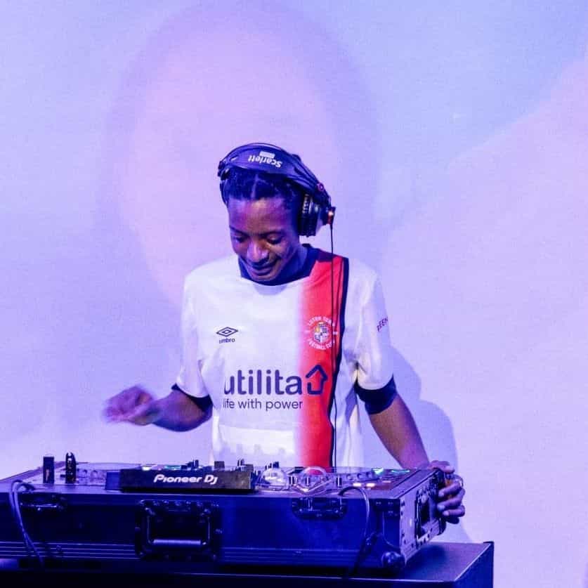 Afrohunting Radio invites Dj Hurricane