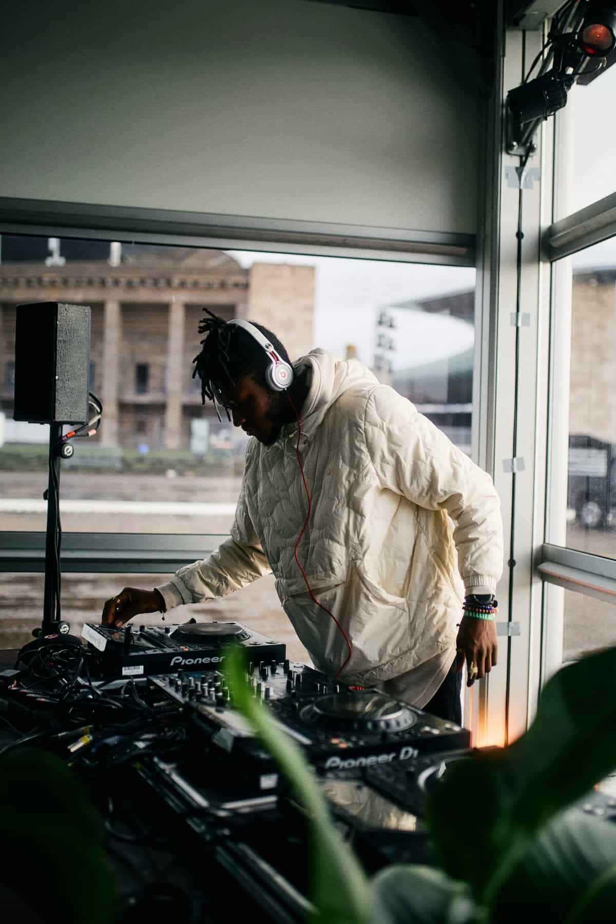 SAUTI invites Tákyi