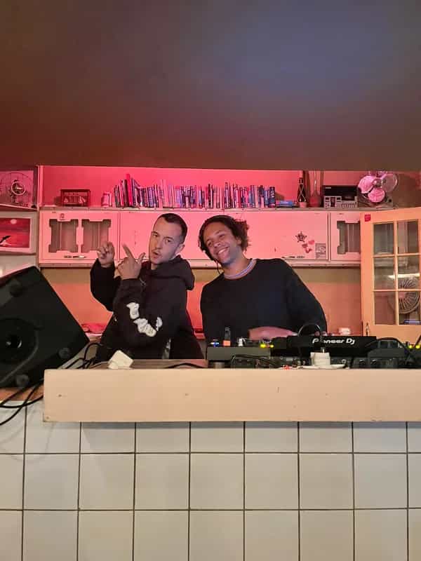 Zwana invites Chocolate Sinclair