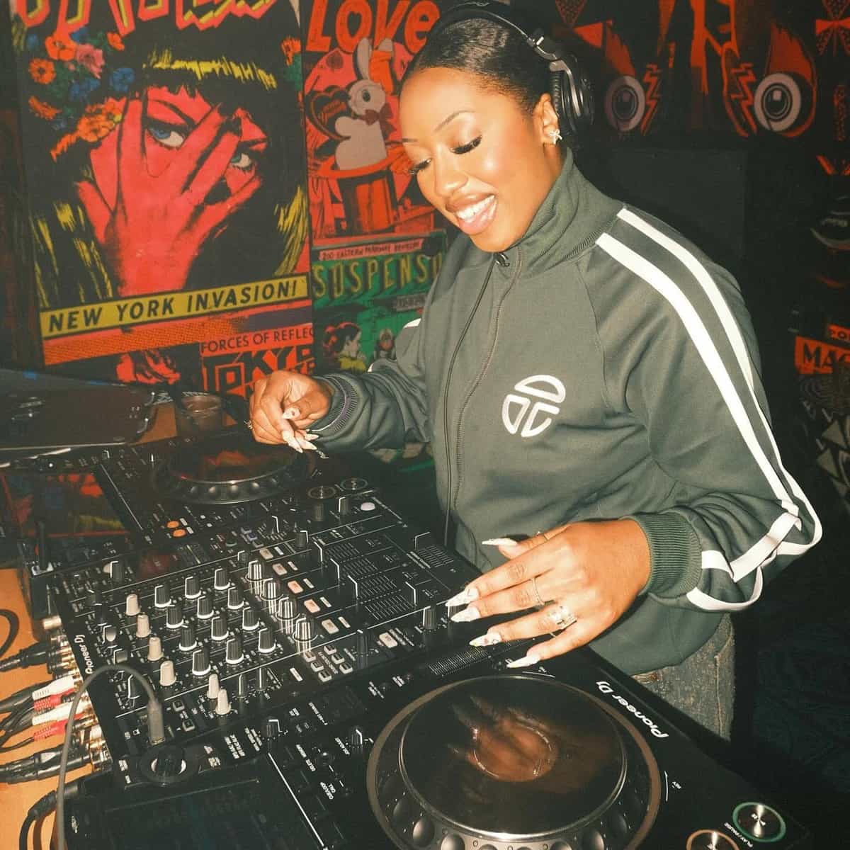 No Crowd Pleasers invites Denise Renée