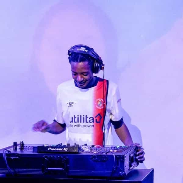 Afrohunting Radio invites Dj Hurricane