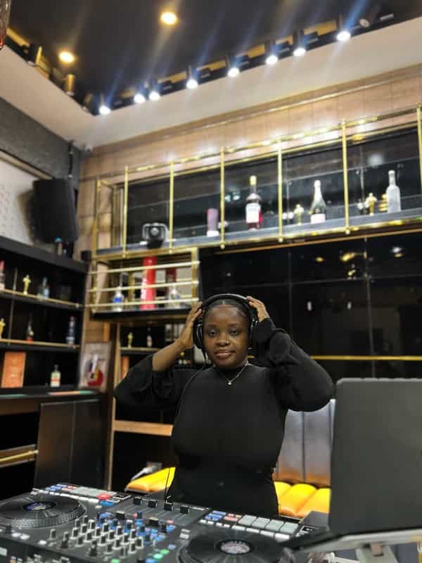 234RnB Radio invites Axara the DJ