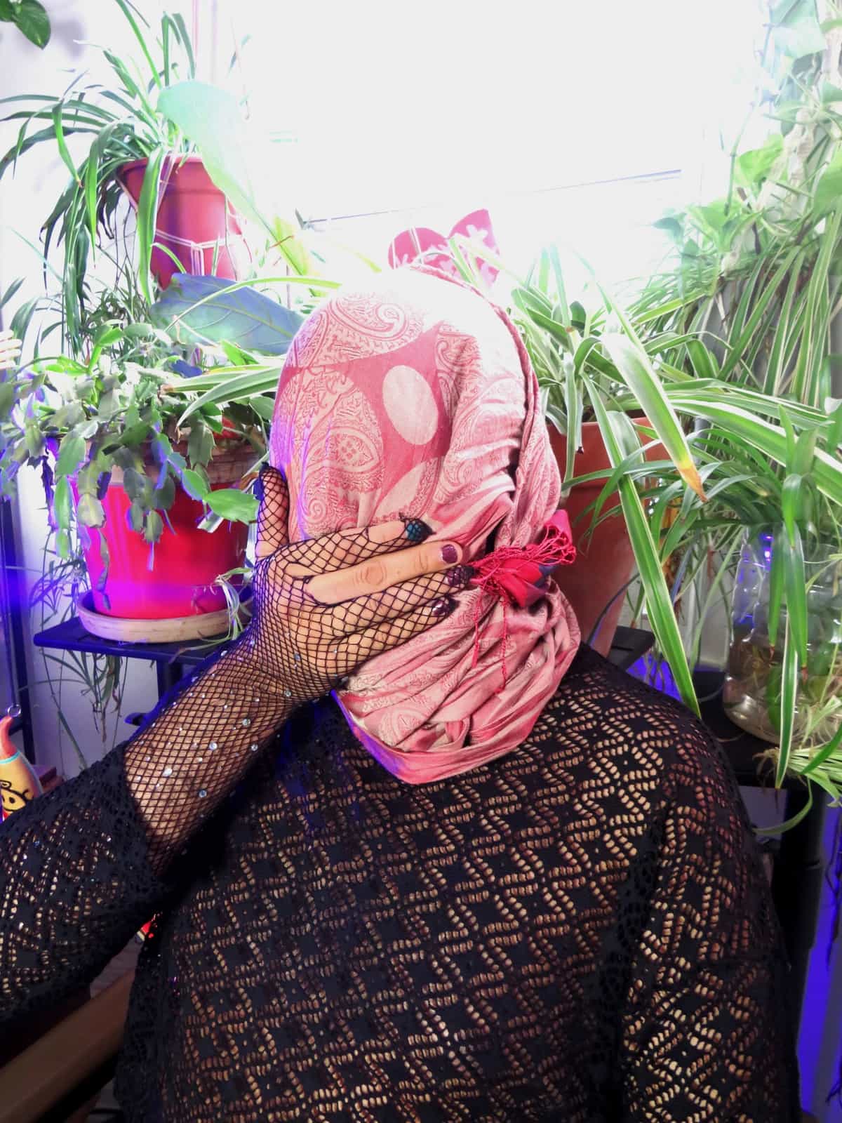 Lys invites Samira Mendoza